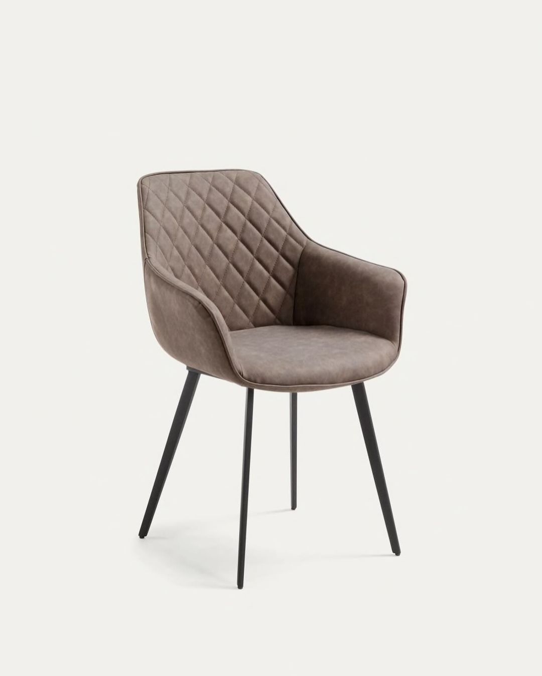 Vine a les nostres botigues a descobrir la selecció d’articles fins al 50% de descompte. Un dels productes que pots trobar rebaixat són les cadires de @kavehome A més a més, durant el període de REBAIXES el projecte d’interiorisme et surt gratuït. Fins al 29 de febrer Ens trobaràs a Sant Andreu de la Barca: C/ Química, 1 Tel. +34 936 82 56 86 L’Hospitalet de Llobregat: Av. Àlvarez de Castro 8 Tel: +34 933 37 05 22 Andorra: Avda. Santa Coloma, 126 Tel. +376 844 421 Sommsofá: Martorell: Av. del Congost 9,11 nau3 Polg. Tel. +34 937 73 66 43 [ES] Ven a descubrir la selección de artículos de hasta el 50% de descuento. Uno de los productos que puedes encontrar rebajado son las sillas de @kavehome Además durante el periodo de REBAJAS el proyecto de interiorismo te sale gratis. Hasta el 29 de febrero Nos encontrarás en: Sant Andreu de la Barca: C/ Química, 1 Tel. +34 936 82 56 86 L’Hospitalet de Llobregat: Av. Àlvarez de Castro 8 Tel: +34 933 37 05 22 Andorra: Avda. Santa Coloma, 126 Tel. +376 844 421 Sommsofá: Martorell: Av. del Congost 9,11 nau3 Polg. Tel. +34 937 73 66 43 #sommcasa #sommcasaandorra #sommcasabarcelona #sommlovers #muebles #mueblesandorra #mueblesbarcelona #tiendademuebles #botigademobles #llarandorra #rebajas #rebaixes #decoracioandorra #decoraciobarcelona #interiorismo #sweethome #lovehome #cocinasandorra #cocinasbarcelona #dormitoriosandorra #lovehome #projectesamida #proyectosamedida #cuinesbarcelona #moblessantandreu #projectes3d #assessoramentprofessional #homelovers #kavehome #sommsofa